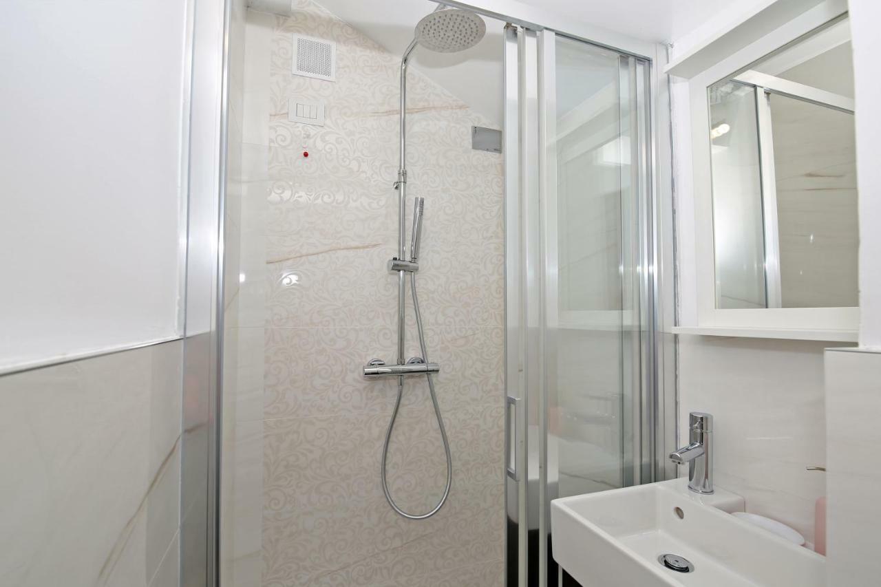 Palazzo Barindelli Suite Bianca เบลลาโจ ภายนอก รูปภาพ